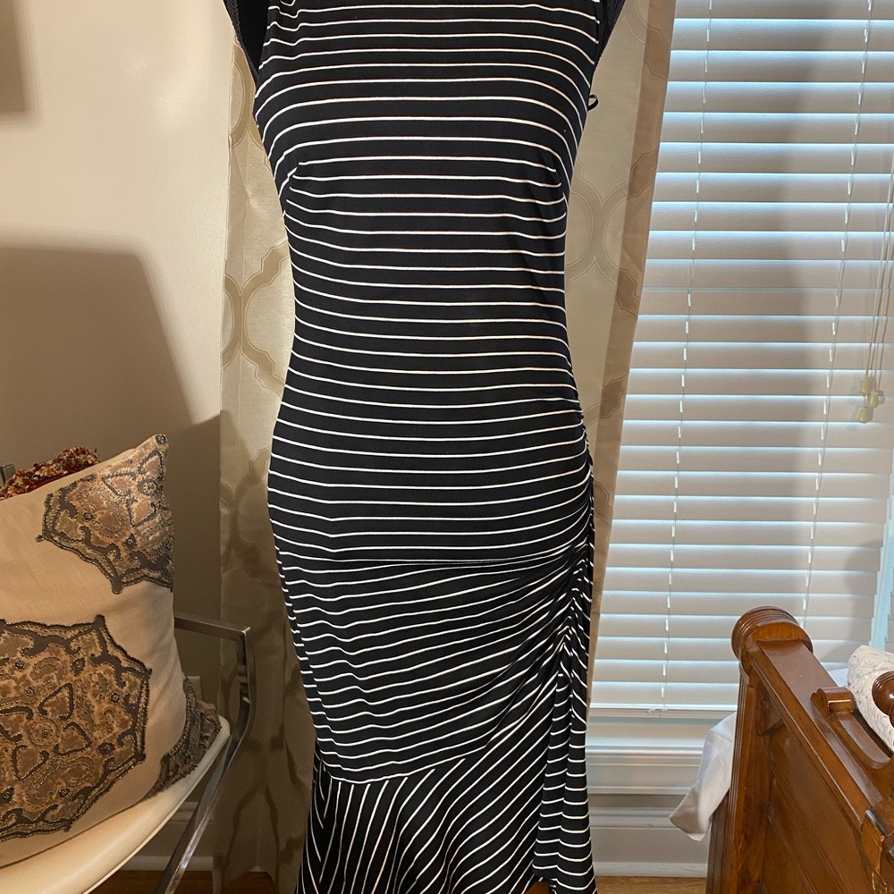 White House Black Market dress. Black dress with thin white stripe. Size 6